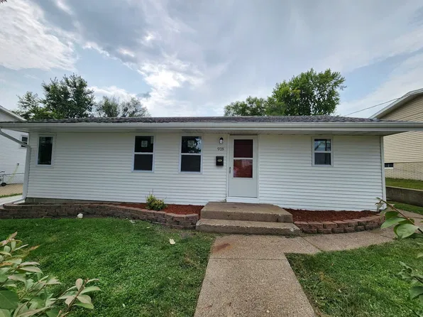 918 N Harlan St, Knoxville, IA 50138