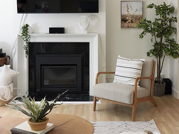 5th image of 865 W 15th Ave #302