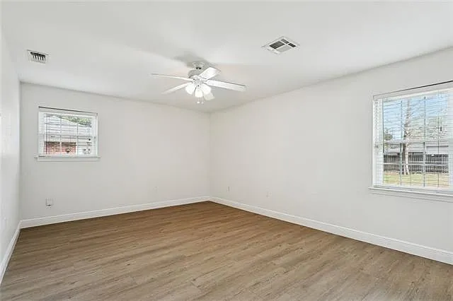 110 N Dabney Dr — Photo 12