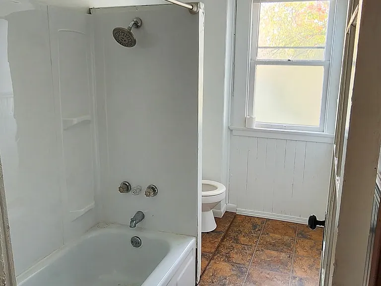 Summit St NW — Photo 2