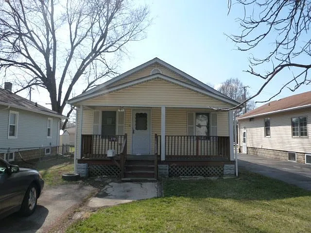 109 Anderson Ave photo 1