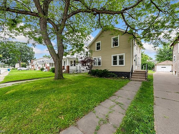 3rd image of 300 Iowa Ave