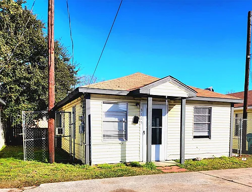 3115 Christie St Photo 1