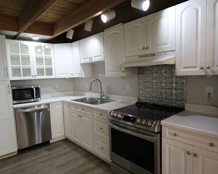 112 Steele St #2 — Photo 8