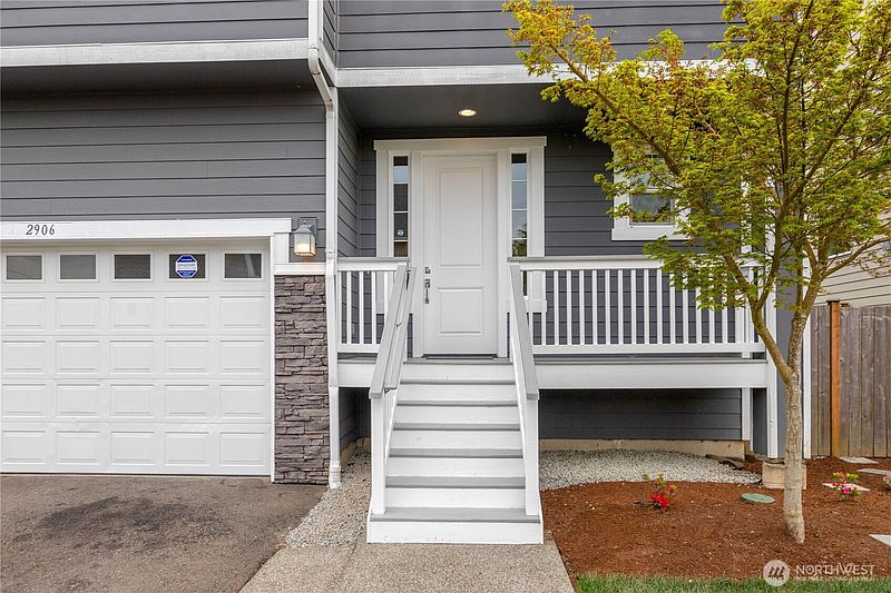 2nd image of 2906 S 135th Street