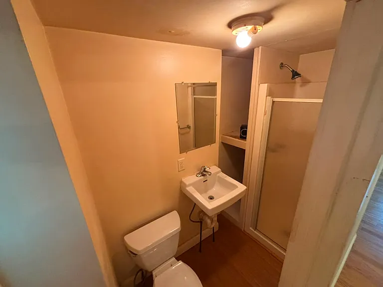 57 Lakeview Ave #E — Photo 10