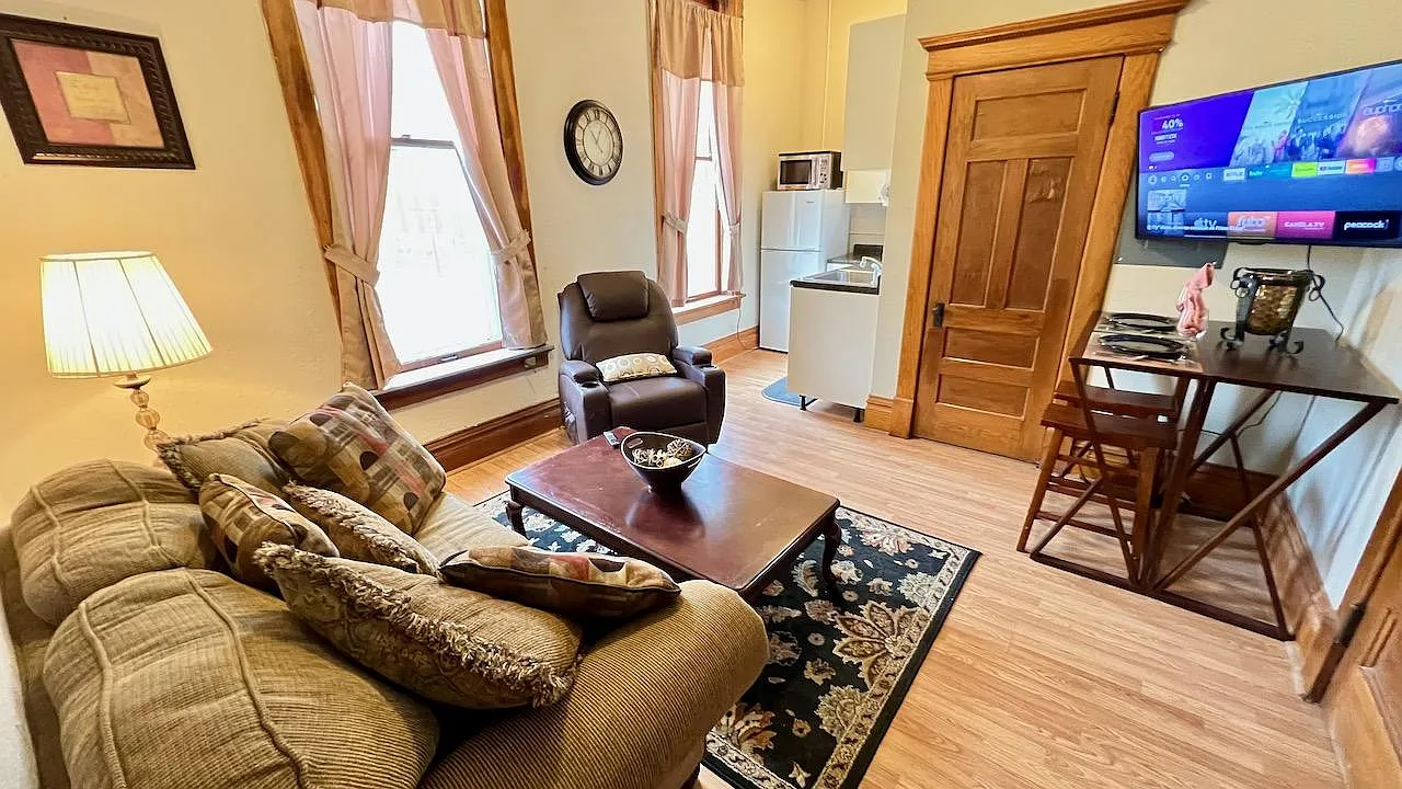 605 Bluff St — Photo 1