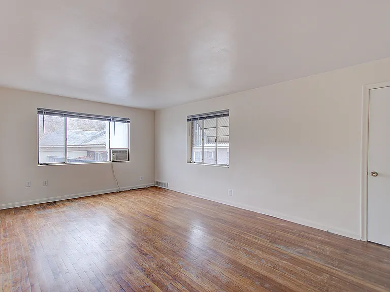 232 N 200 W #4 — Photo 9
