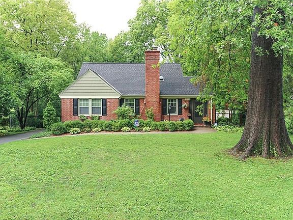 3rd image of 1942 S Lake Dr