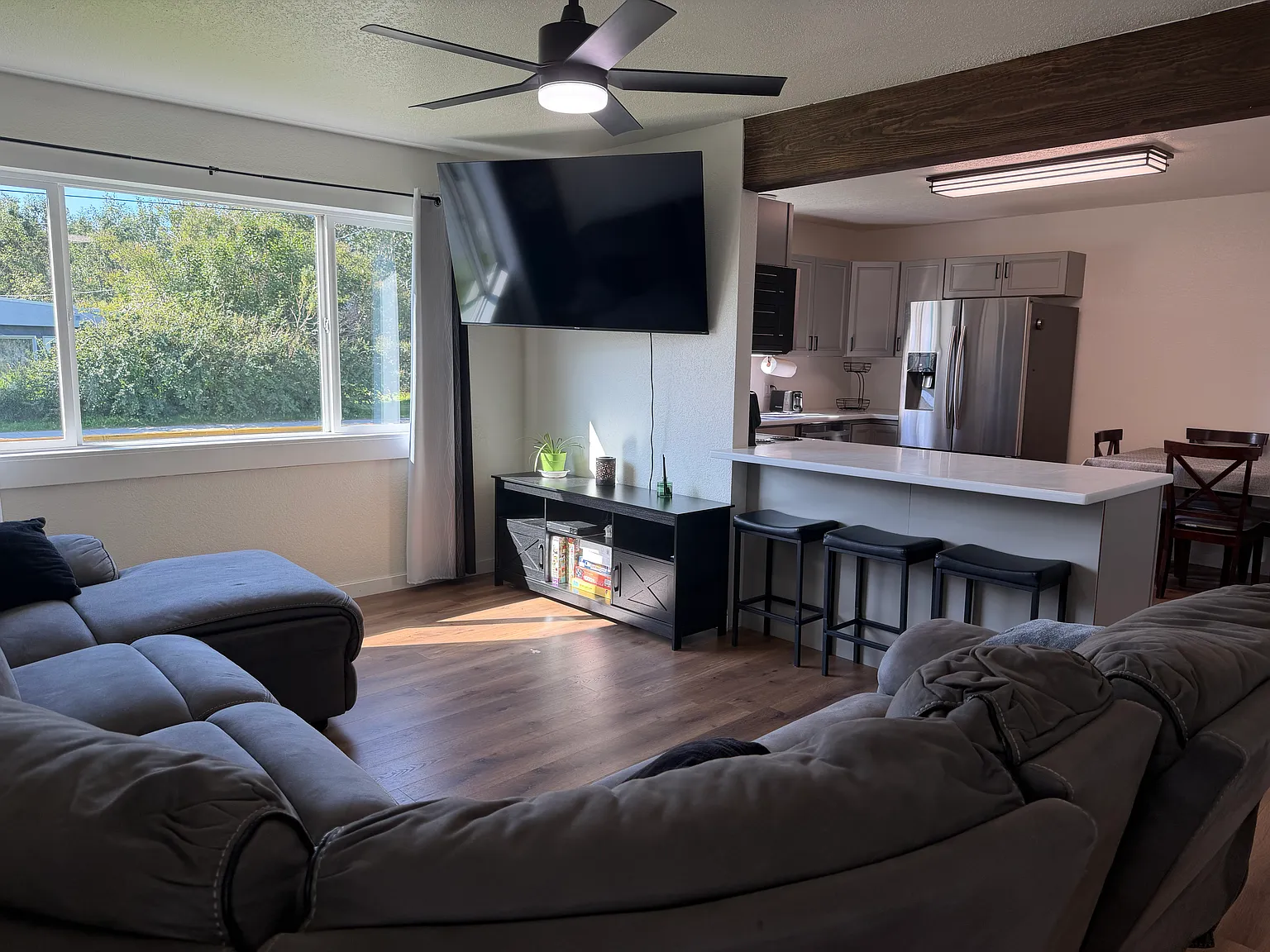 3 bed, 960 sqft, $2,800 — Photo 2