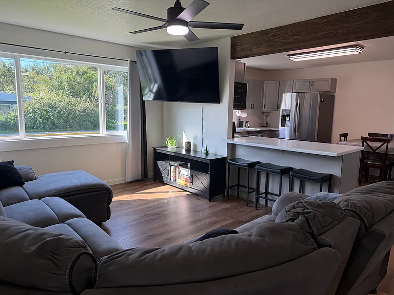 455 E Caribou Ave — Photo 2