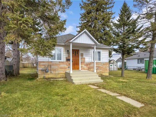 35 8th Ave, Brantford, ON N3S 1C1