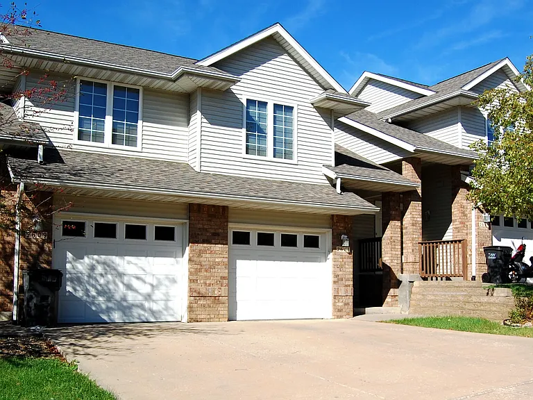 2613 Rushmore Dr — Photo 1