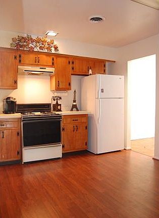 5th image of 16 Marion Ct