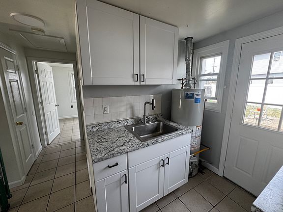 3rd image of 7 Poplar St
