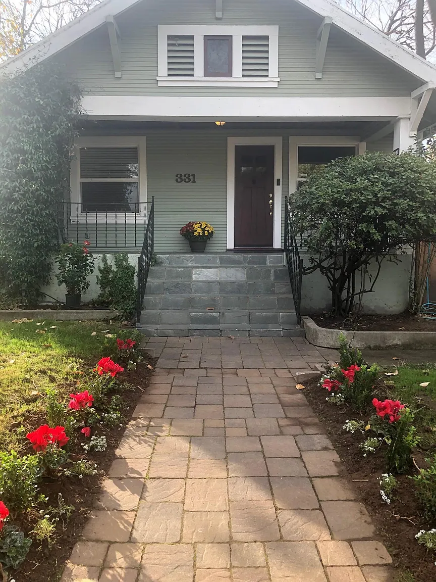 331 Pleasant St photo 1