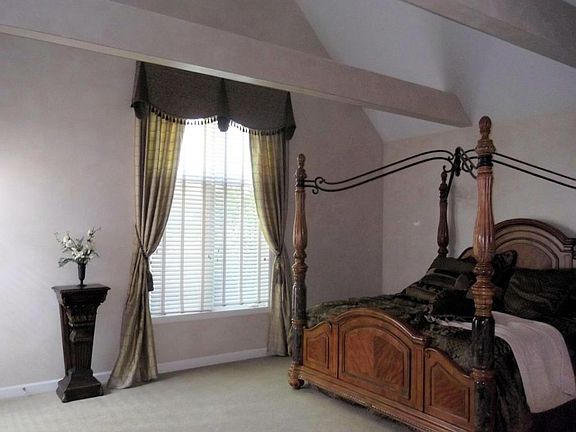 4th image of 9974 Lavenham Cir W