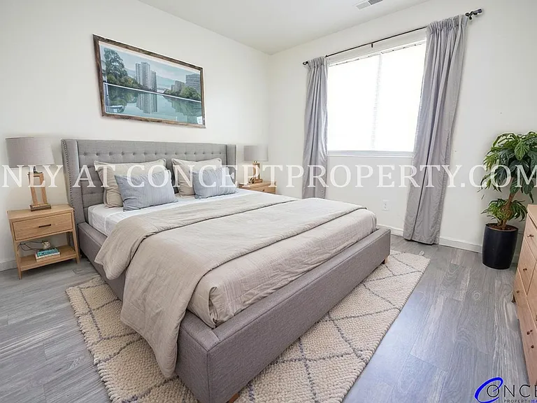 Bentwood — Photo 204