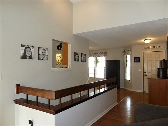 4th image of 166 Old Meadow Ln