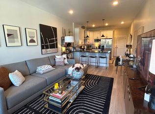 1646 W Belmont Ave #403, Chicago, IL 60657