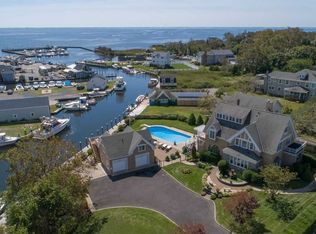 266 Middle Rd, Blue Point, NY 11715