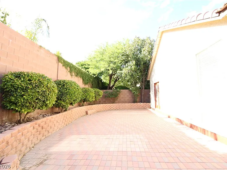 754 Rise Canyon Dr — Photo 32