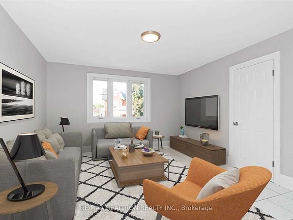 2nd image of 1939 Davenport Rd