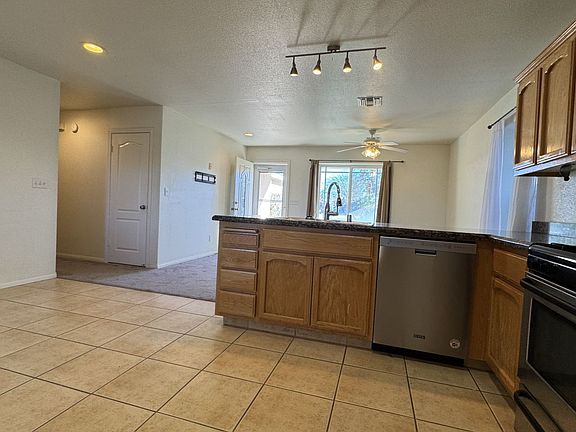 5th image of 1112 W Willow Ave