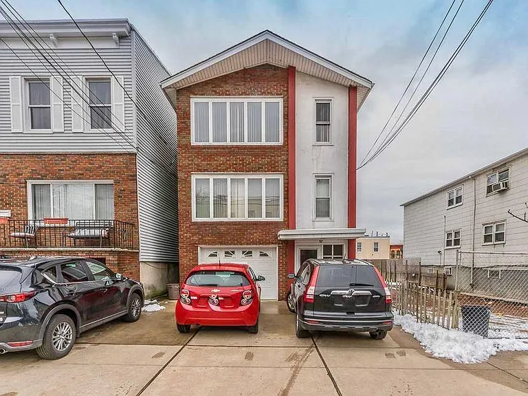 97 Grace St — Photo 1