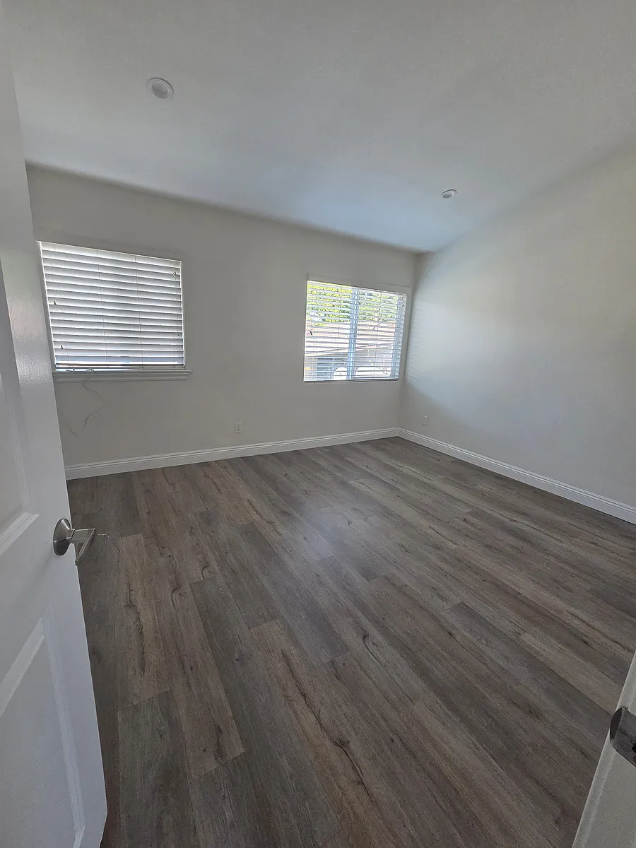 MASTER BED - 123 Dewey Ave #H