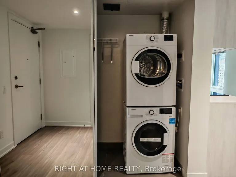 8 Wellesley St W #1216 — Photo 3