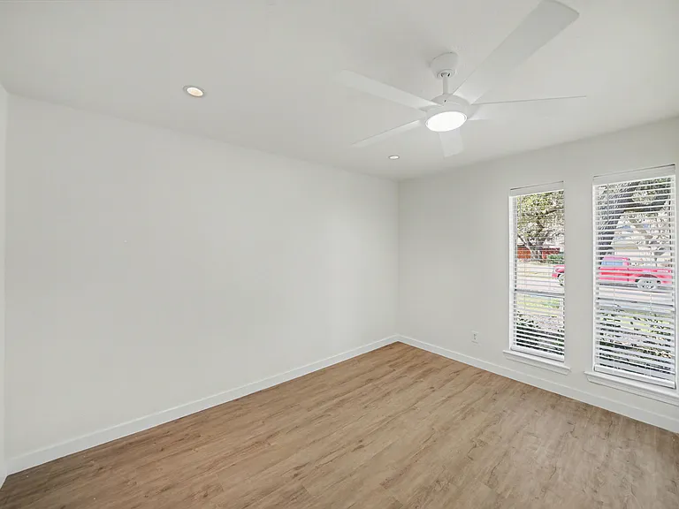 3204 Lynbrook Dr — Photo 17