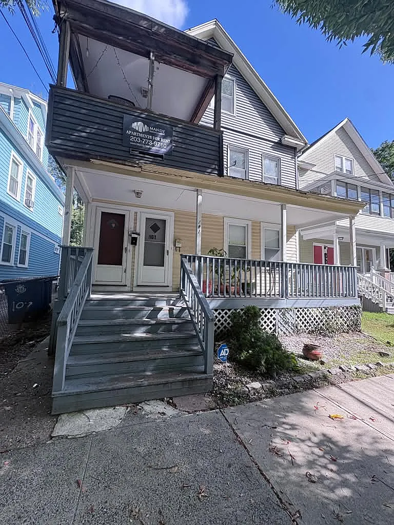 4 bed, $2,150 — Photo 2