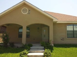 33 Leona Hts, Uvalde, TX 78801