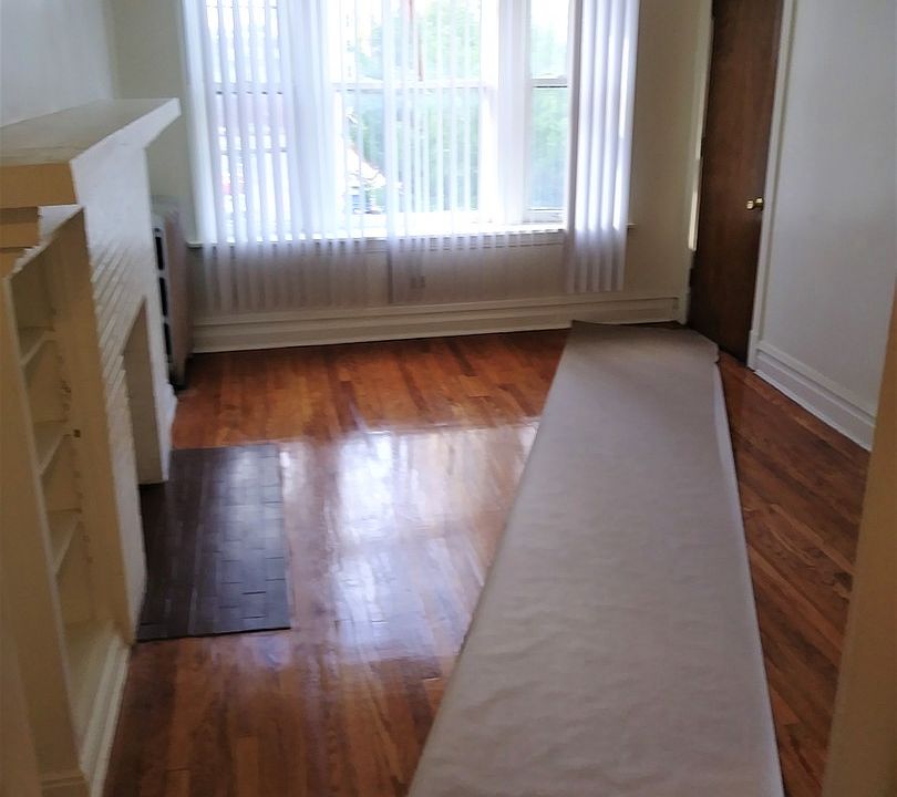 1st image of 1961 E 72nd St #3
