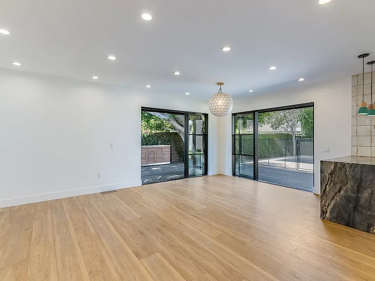 10385 Ilona Ave — Photo 12