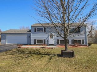 118 Strawberry Hill Rd, Rochester, NY 14623