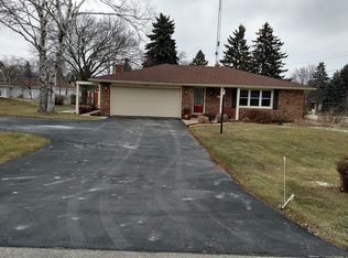 8710 Maplecrest Dr, Racine, WI 53406