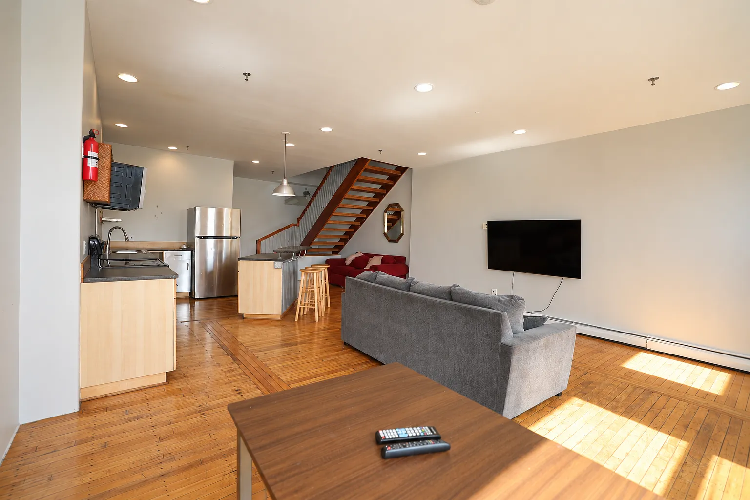 5 bed, 2985 sqft, $3,100 — Photo 2