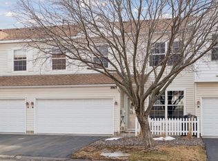 2063 Blue Sage Ln W, Chanhassen, MN 55317