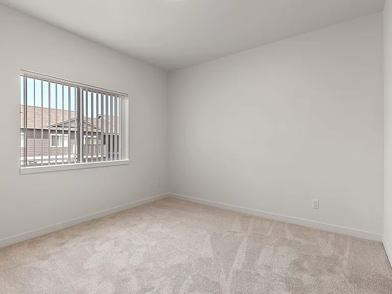 1172 Mullan — Photo 10