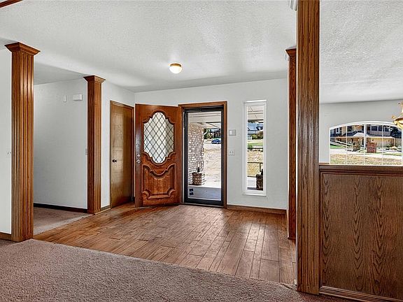 3rd image of 6 Pebble Creek Rd