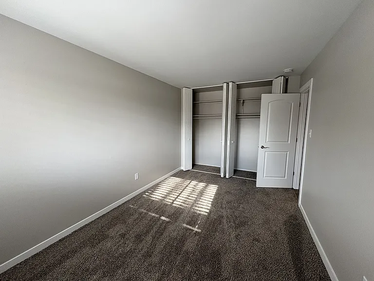 Broadway Crossing Apartments — Photo 21