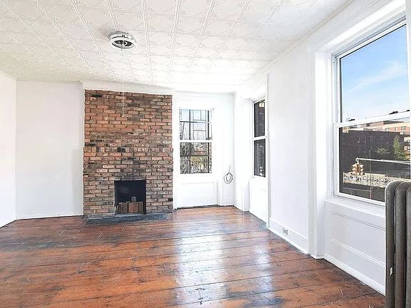 2nd image of 118 Kane St #2