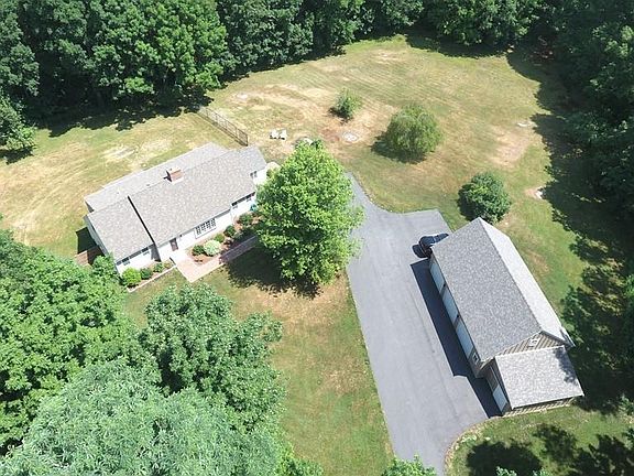 4th image of 138 Indian Hill St