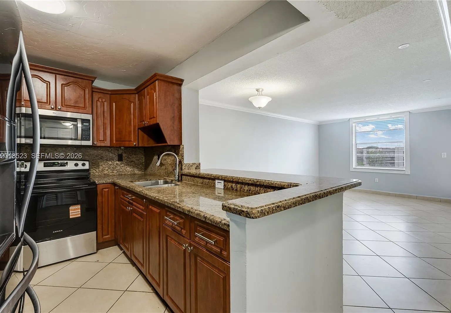 Westland Gardens Condo — Photo 2