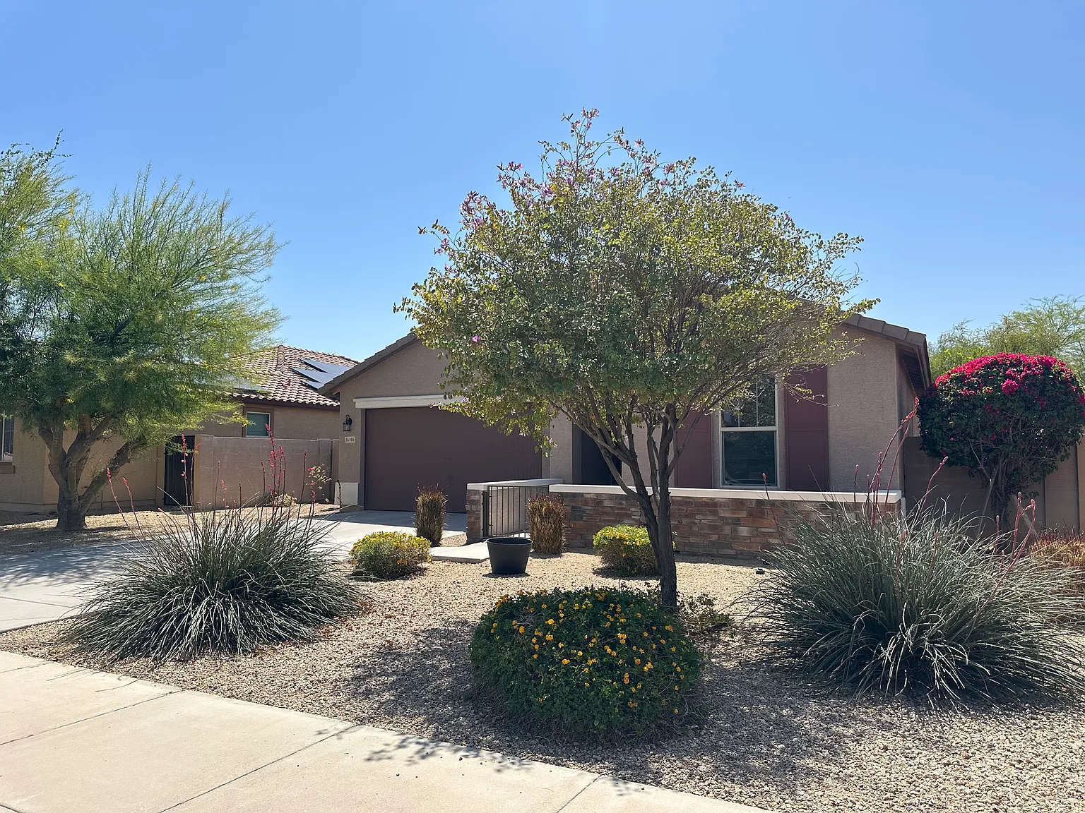 16105 W Almeria Rd — Photo 2