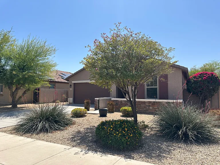 16105 W Almeria Rd — Photo 2