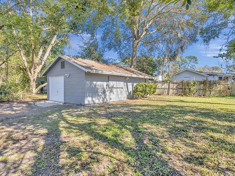 8025 Paul Jones Dr — Photo 12