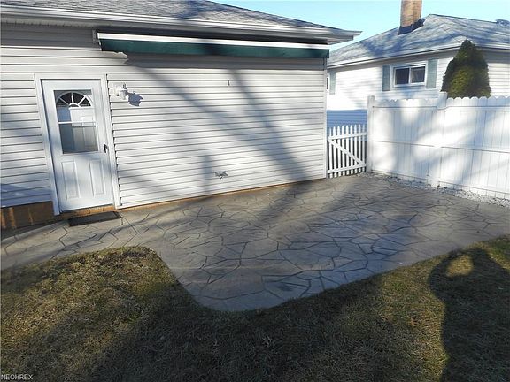 5th image of 2409 Silverdale Ave